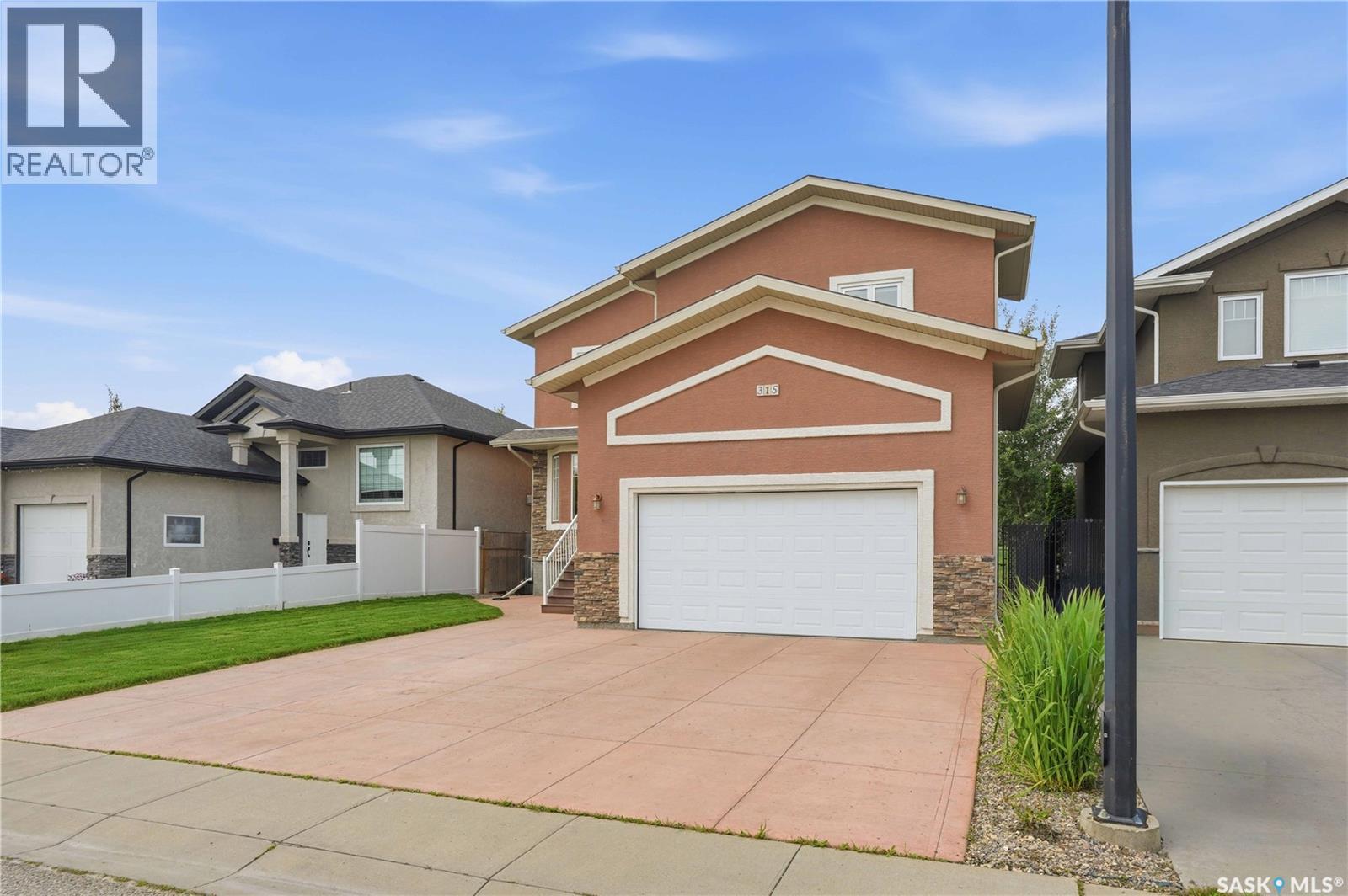 315 Waters Crescent, Saskatoon, SK - Outdoor
