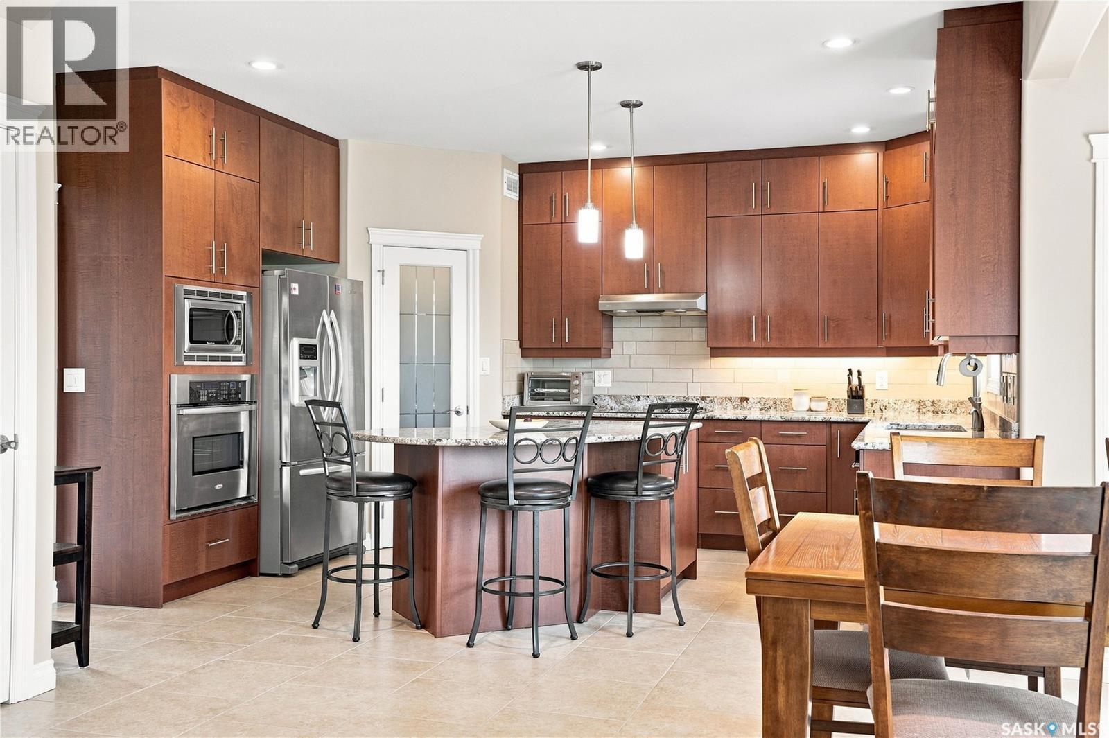 315 Waters Crescent, Saskatoon, SK - Indoor Photo Showing Kitchen With Stainless Steel Kitchen With Upgraded Kitchen