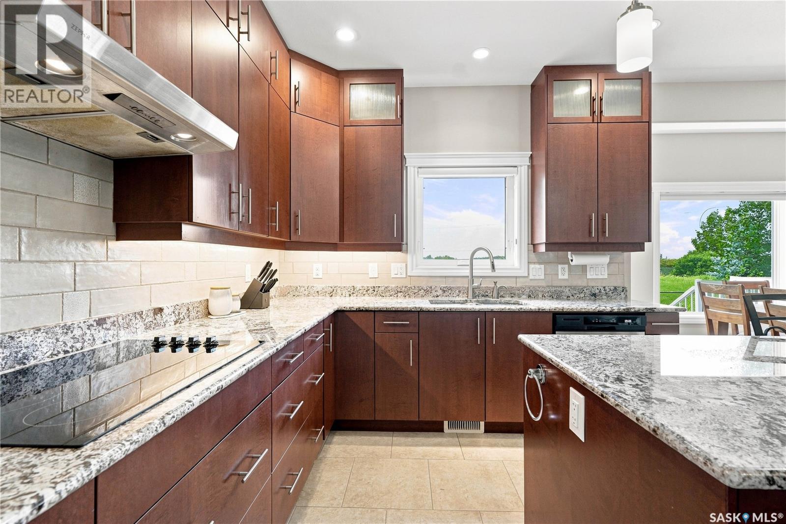 315 Waters Crescent, Saskatoon, SK - Indoor Photo Showing Kitchen With Upgraded Kitchen