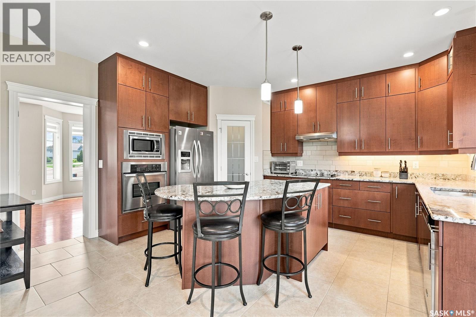 315 Waters Crescent, Saskatoon, SK - Indoor Photo Showing Kitchen With Stainless Steel Kitchen With Upgraded Kitchen