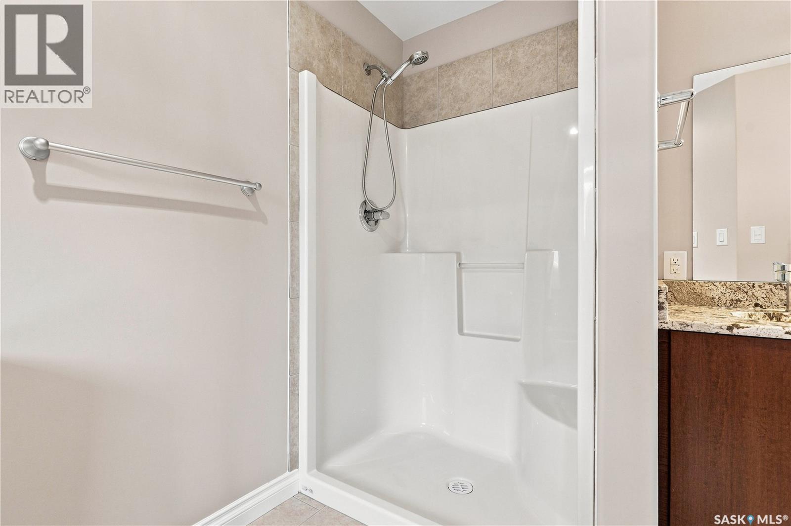 315 Waters Crescent, Saskatoon, SK - Indoor Photo Showing Bathroom