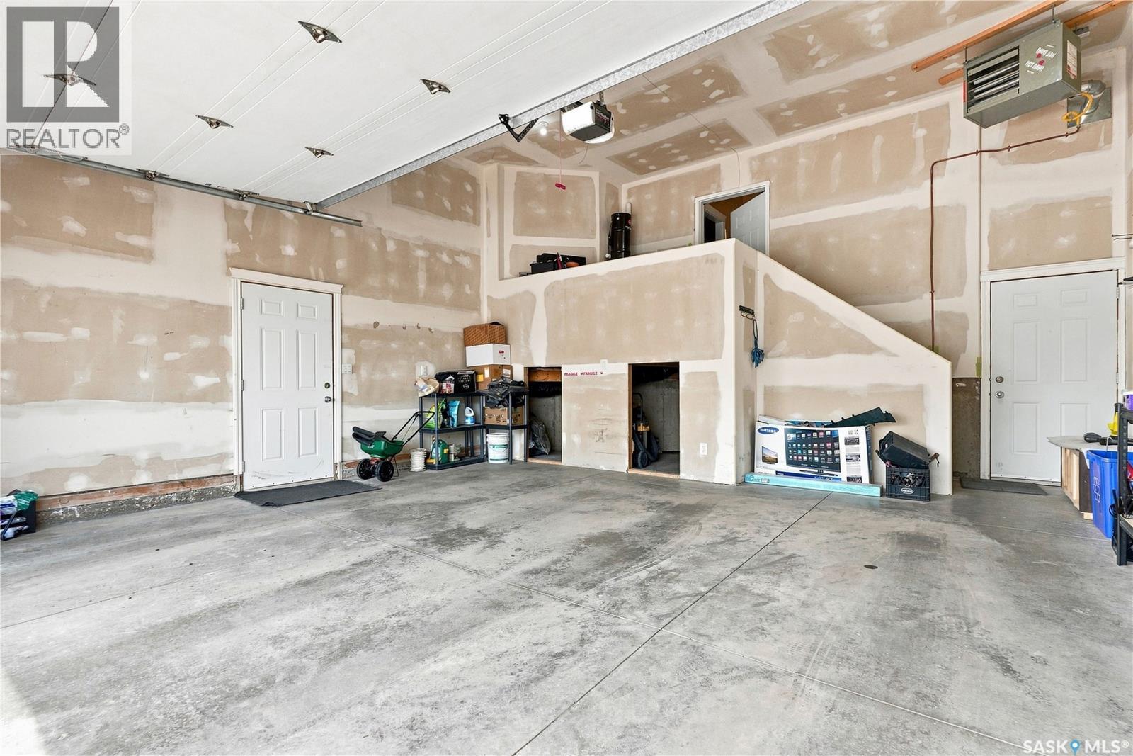 315 Waters Crescent, Saskatoon, SK - Indoor Photo Showing Garage