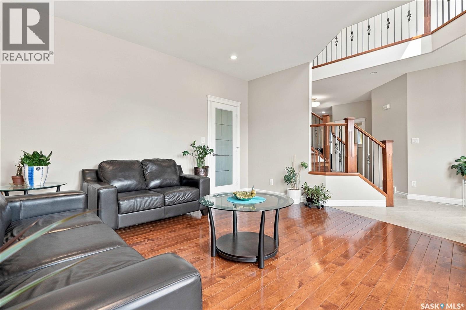 315 Waters Crescent, Saskatoon, SK - Indoor Photo Showing Living Room
