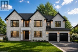 102 CUMMING Court  Ancaster, ON L9G 1V3