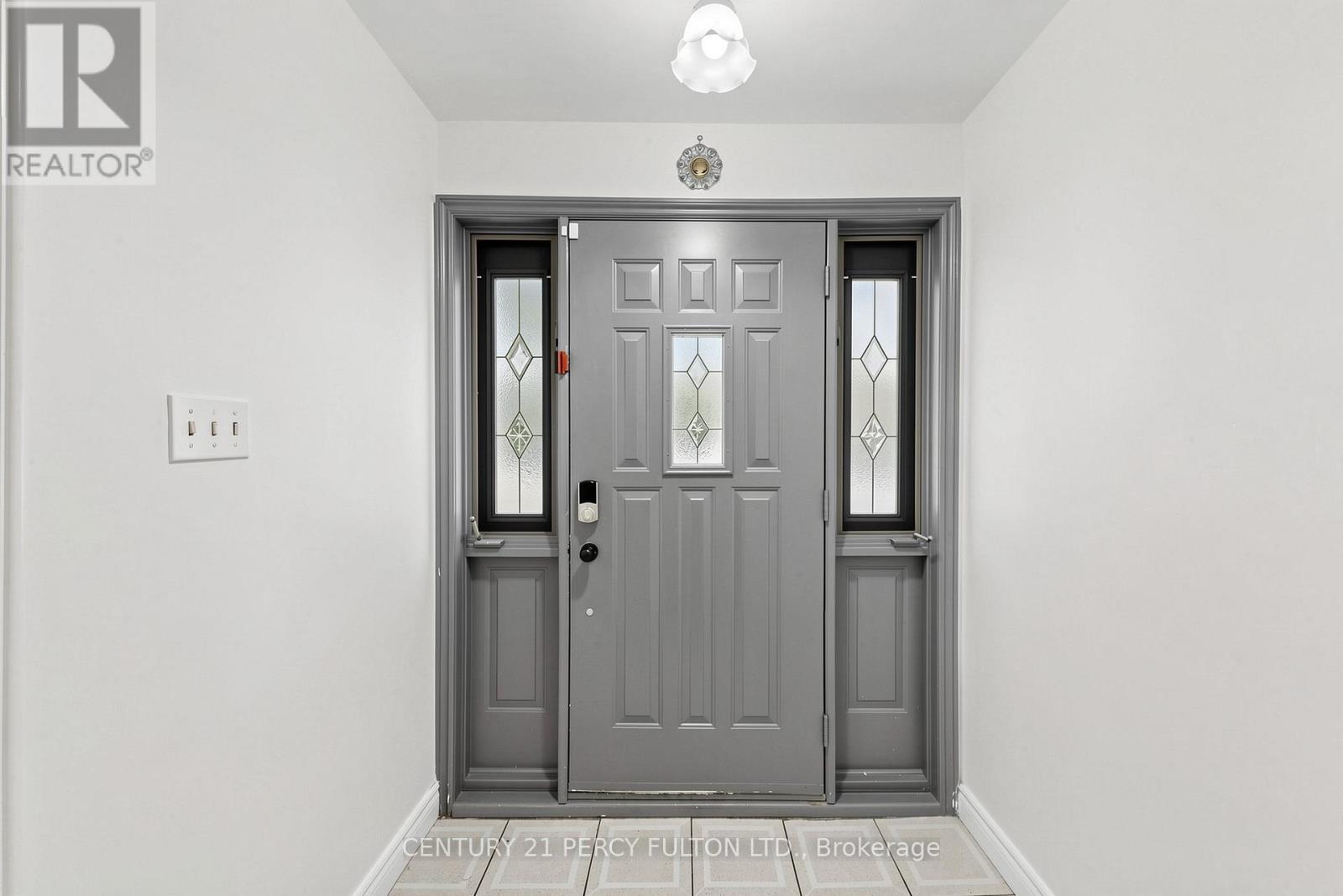 10 Devins Drive, Aurora, ON - Indoor Photo Showing Other Room