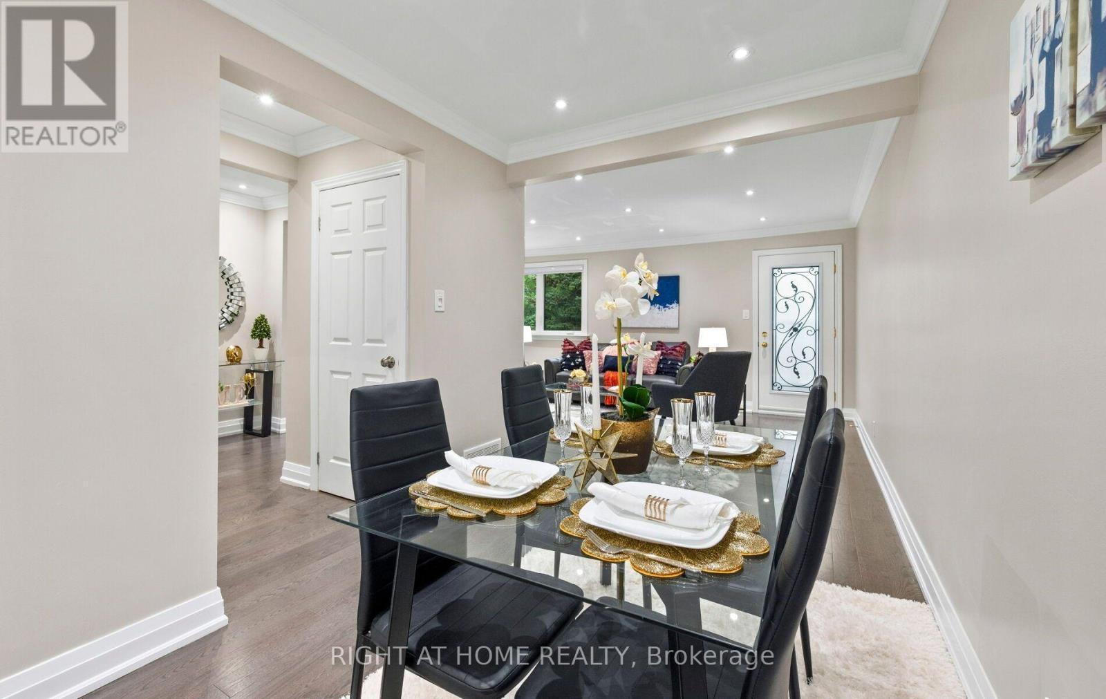 5491 Schueller Crescent, Burlington, ON - Indoor Photo Showing Dining Room
