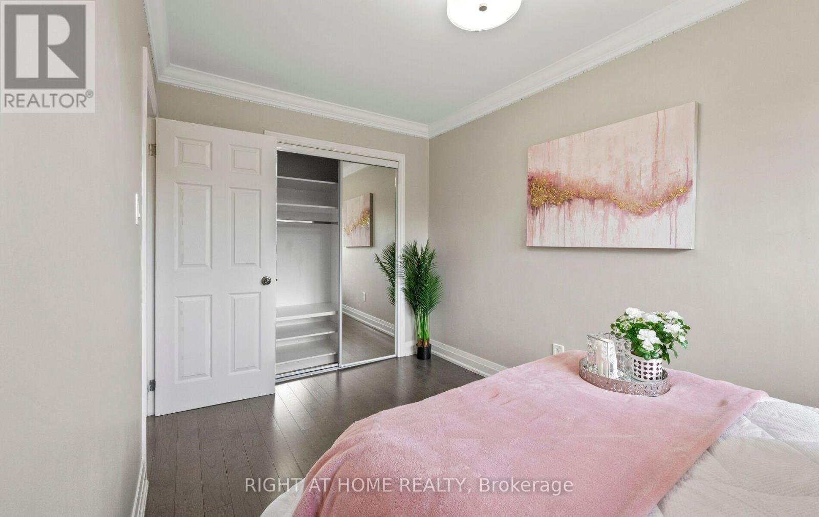 5491 Schueller Crescent, Burlington, ON - Indoor Photo Showing Bedroom