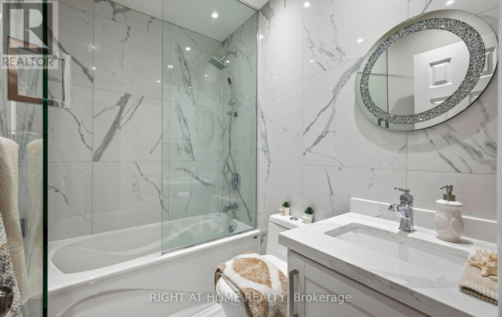 5491 Schueller Crescent, Burlington, ON - Indoor Photo Showing Bathroom