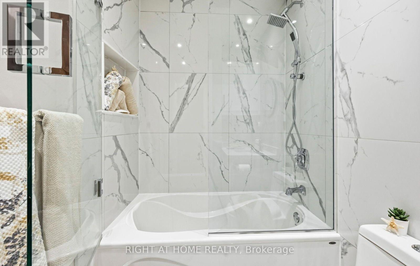 5491 Schueller Crescent, Burlington, ON - Indoor Photo Showing Bathroom