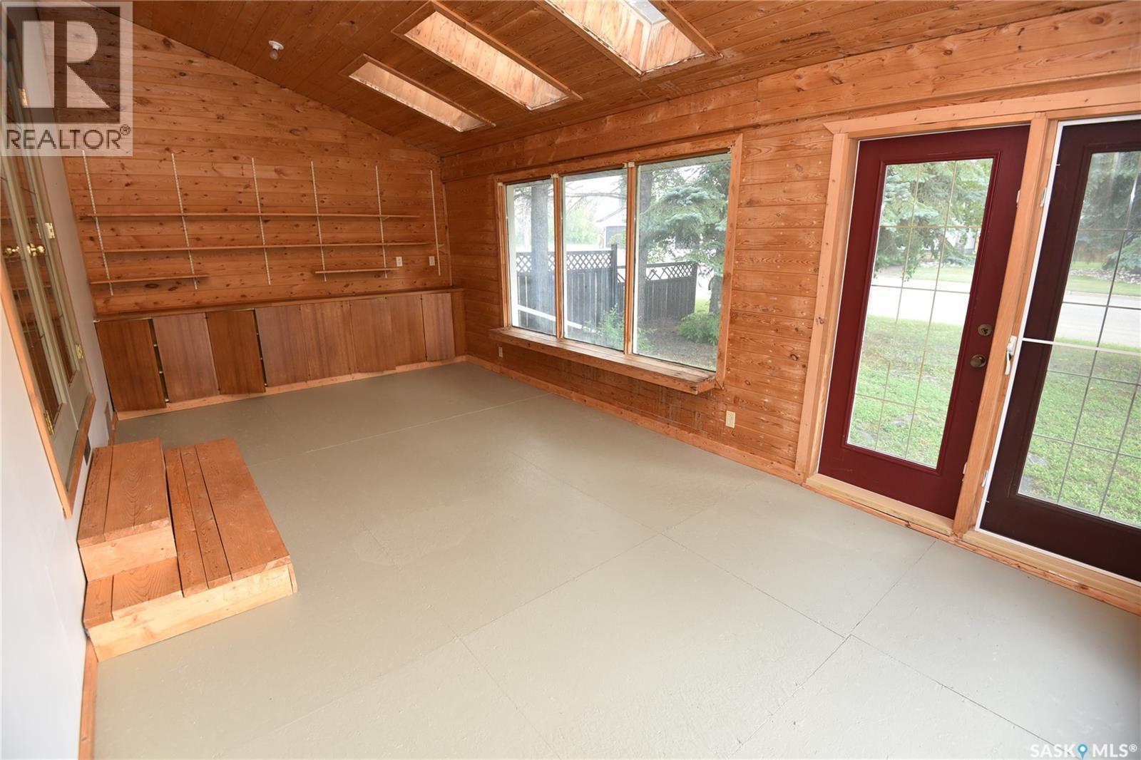 413 Maple Road E, Nipawin, SK - Indoor Photo Showing Other Room