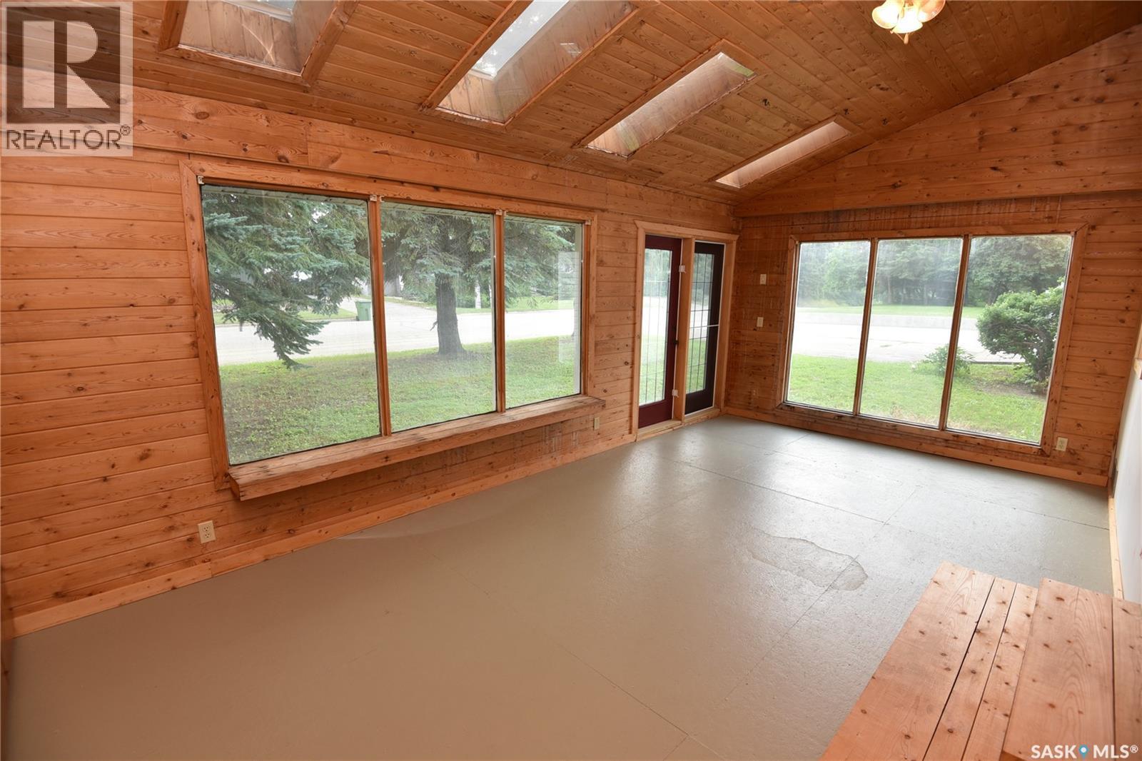 413 Maple Road E, Nipawin, SK - Indoor Photo Showing Other Room
