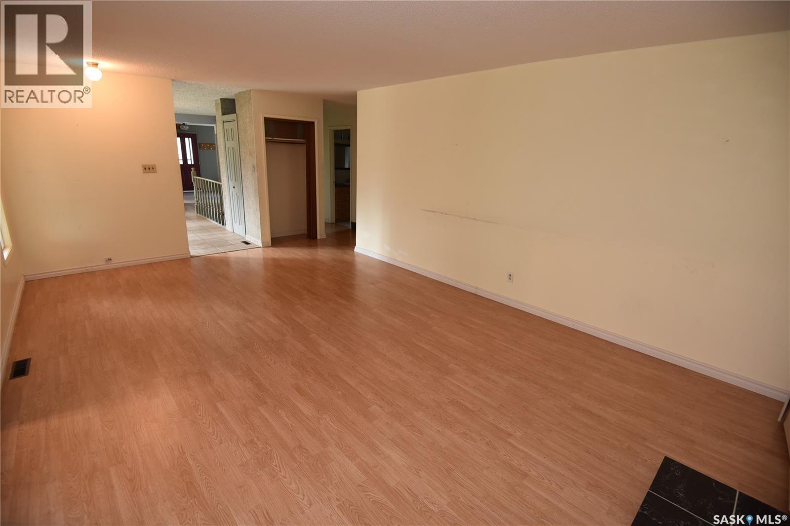 413 Maple Road E, Nipawin, SK - Indoor Photo Showing Other Room