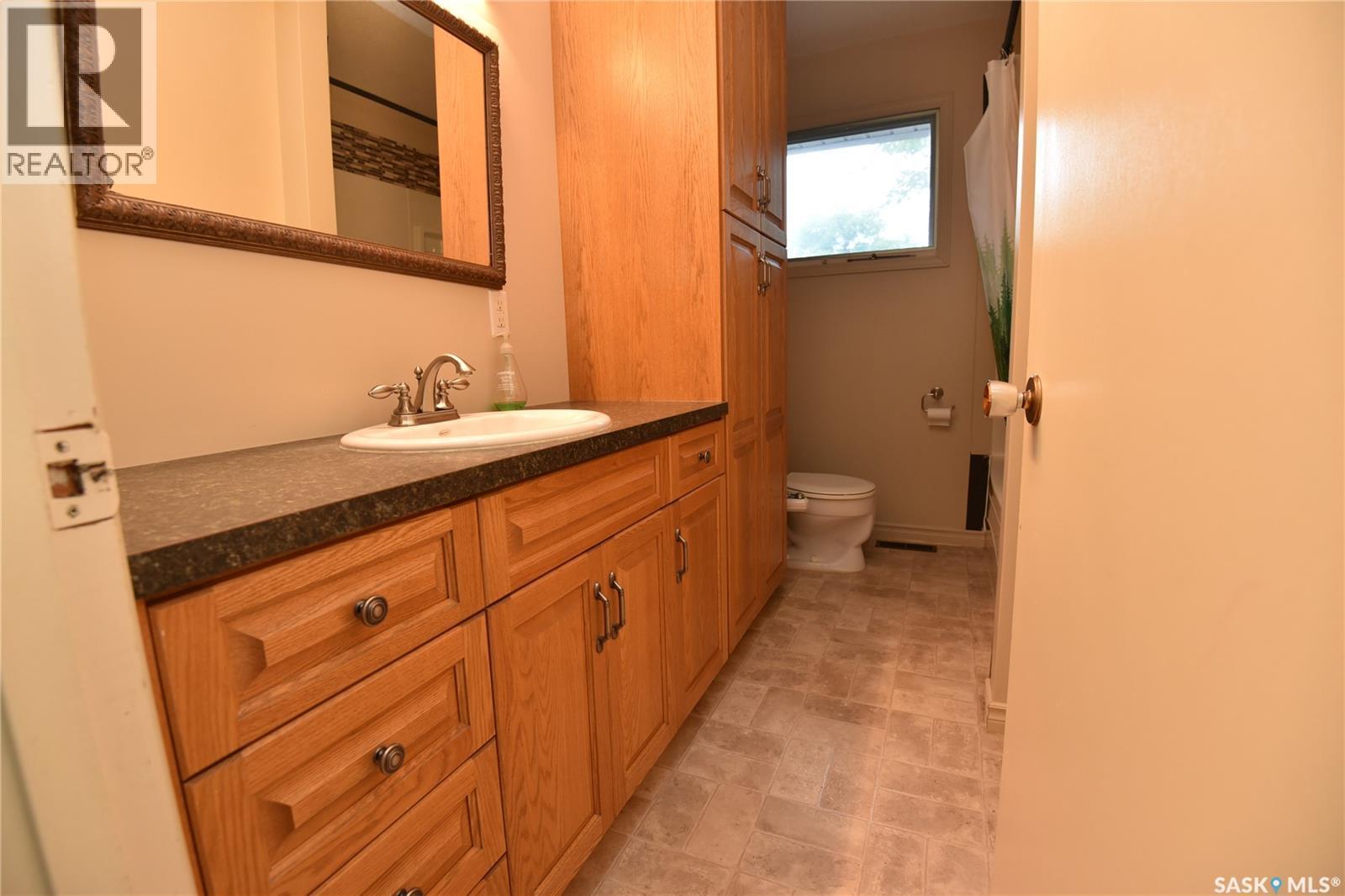 413 Maple Road E, Nipawin, SK - Indoor Photo Showing Bathroom