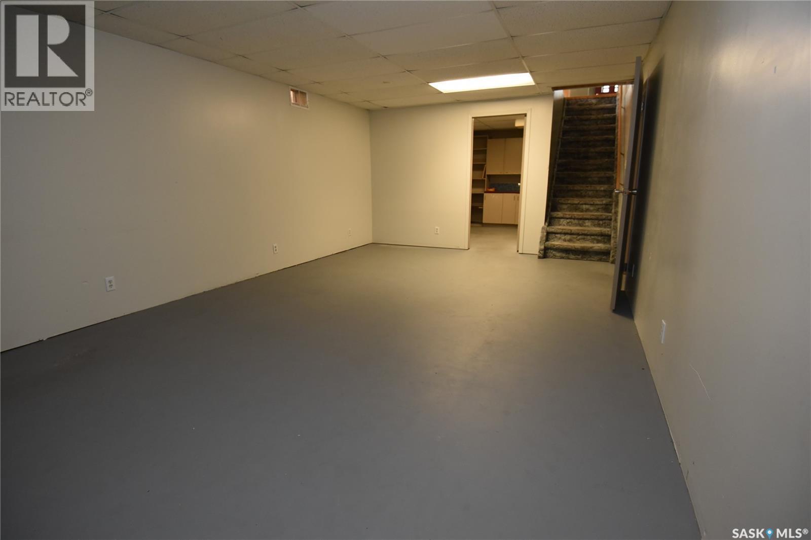 413 Maple Road E, Nipawin, SK - Indoor