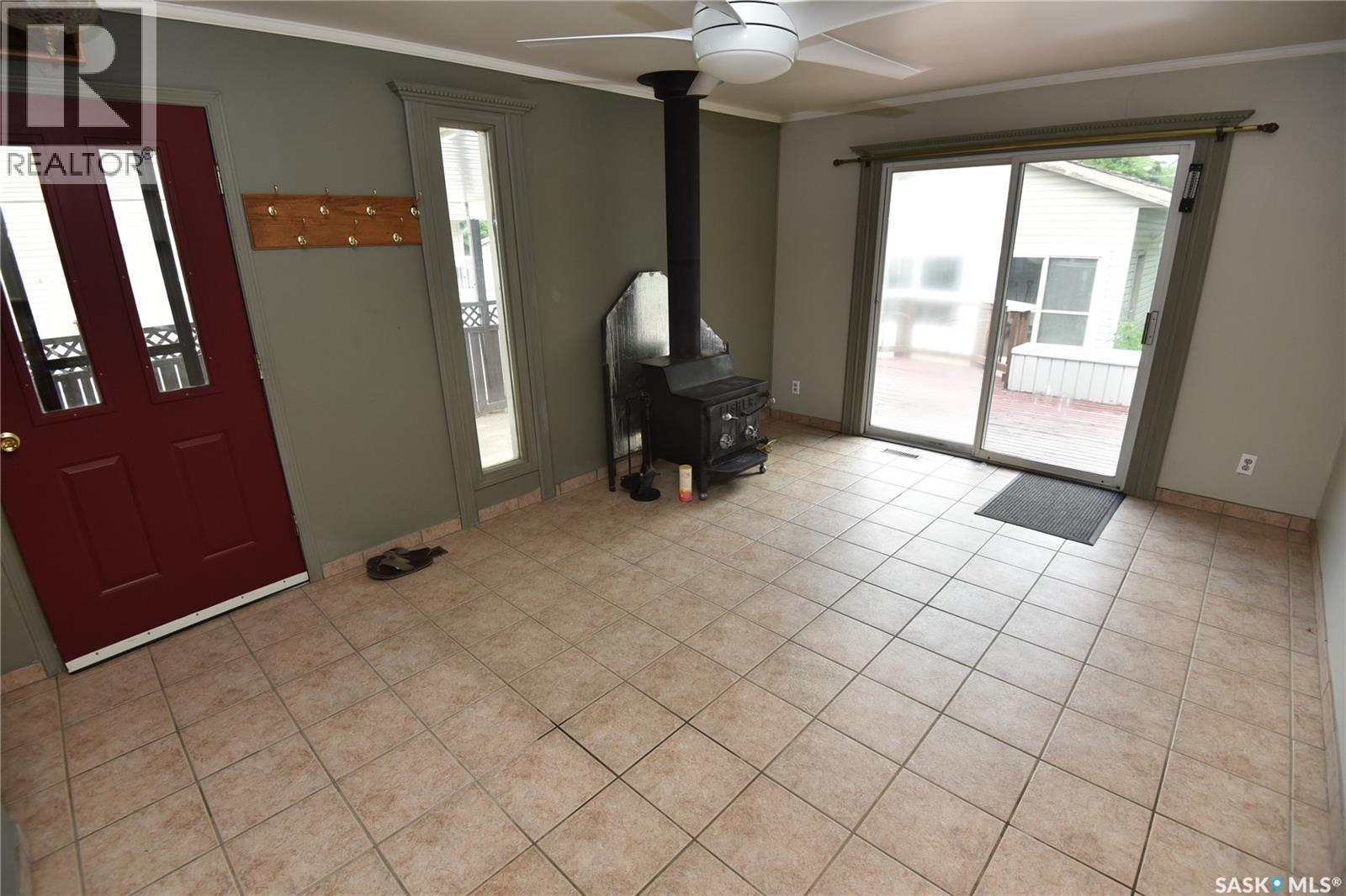 413 Maple Road E, Nipawin, SK - Indoor Photo Showing Other Room