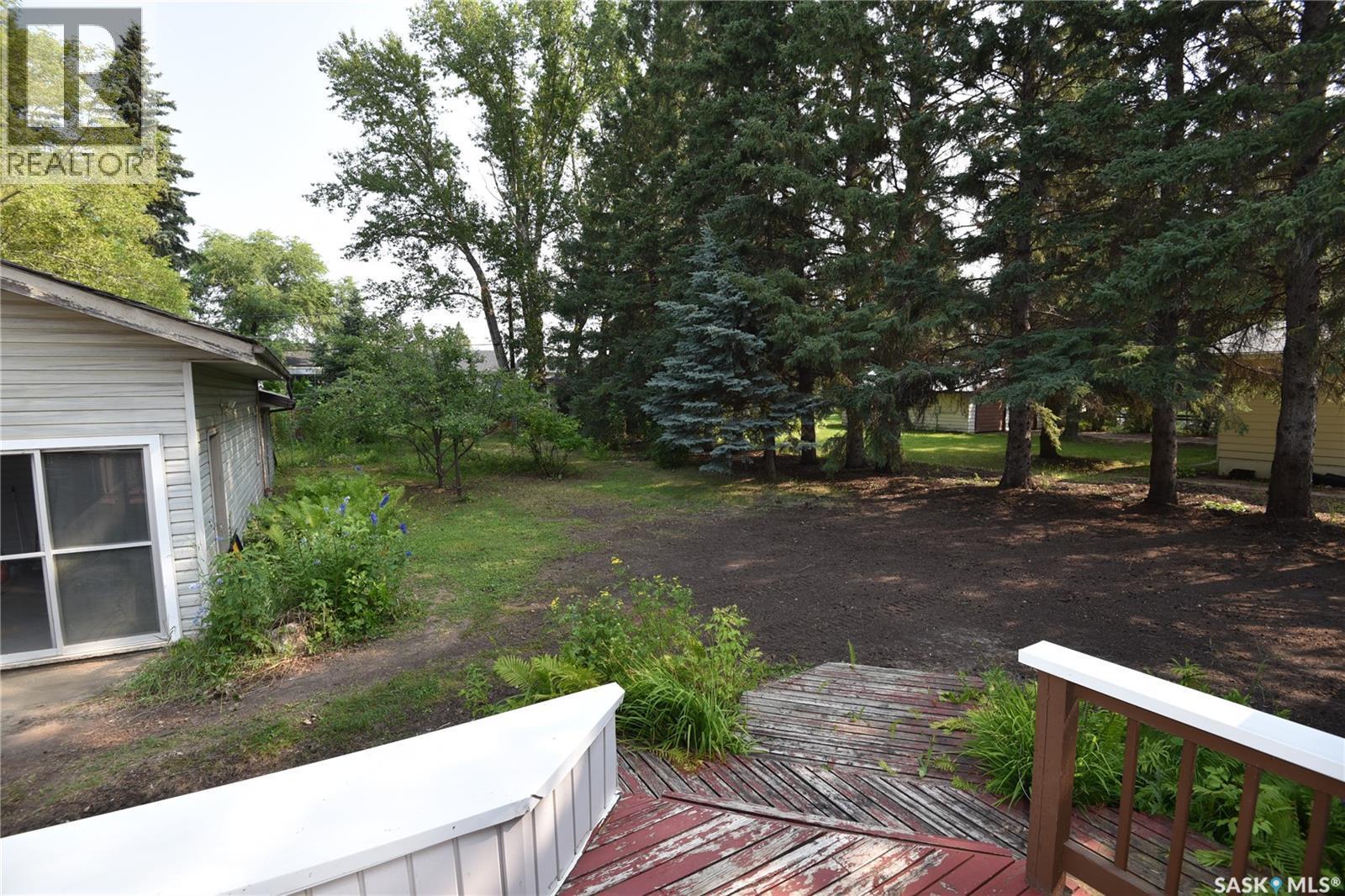 413 Maple Road E, Nipawin, SK - Outdoor