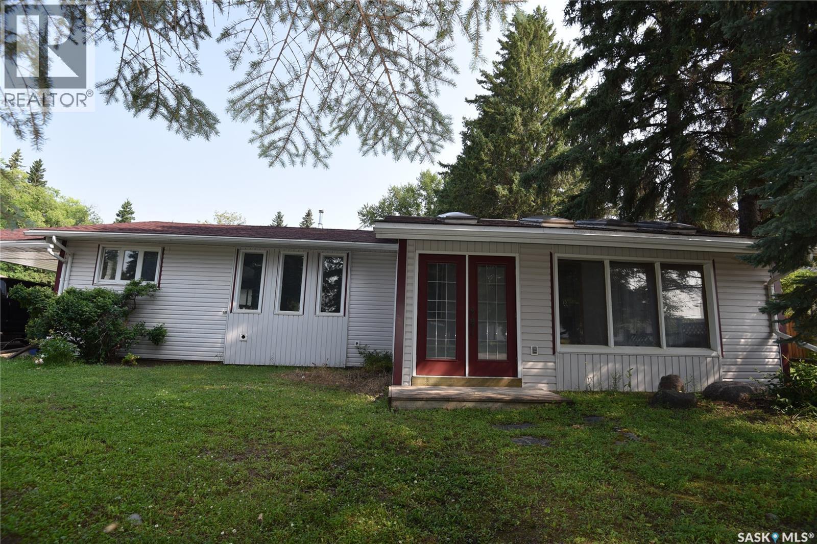 413 Maple Road E, Nipawin, SK - Outdoor