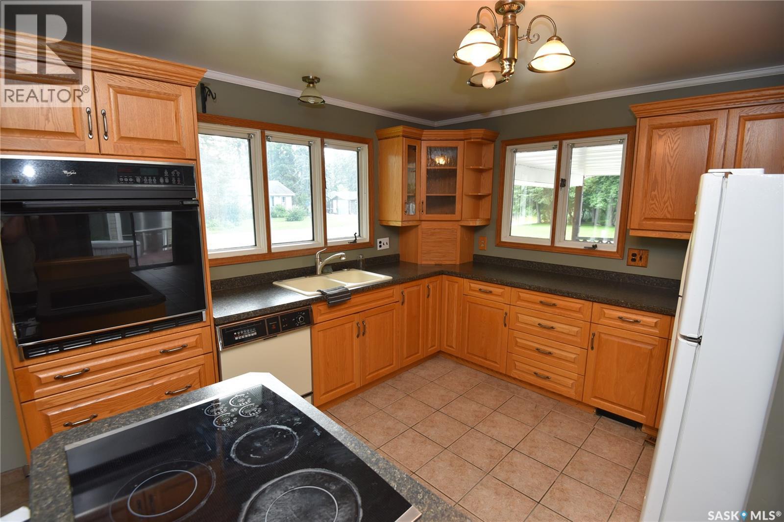 413 Maple Road E, Nipawin, SK - Indoor