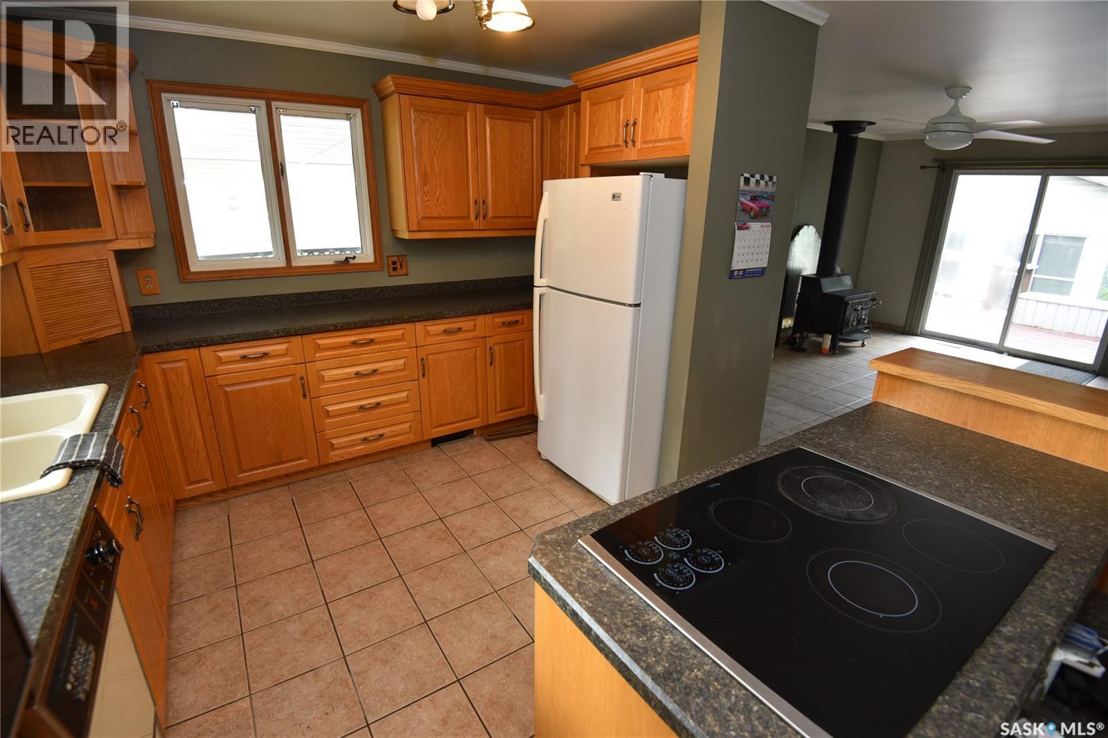 413 Maple Road E, Nipawin, SK - Indoor Photo Showing Kitchen