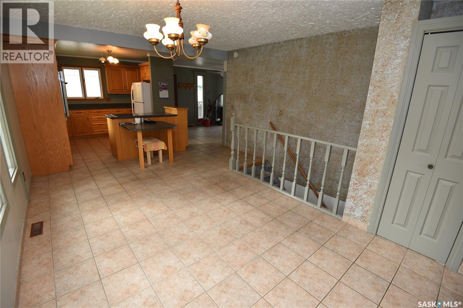 413 Maple Road E, Nipawin, SK - Indoor