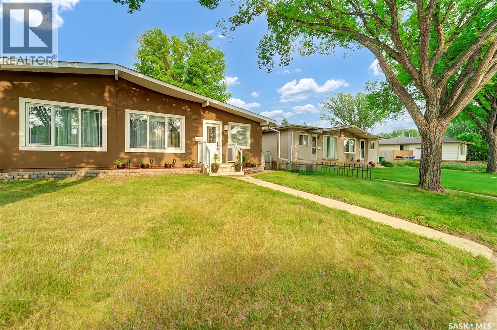 13 Carleton Drive, Saskatoon, SK - Outdoor