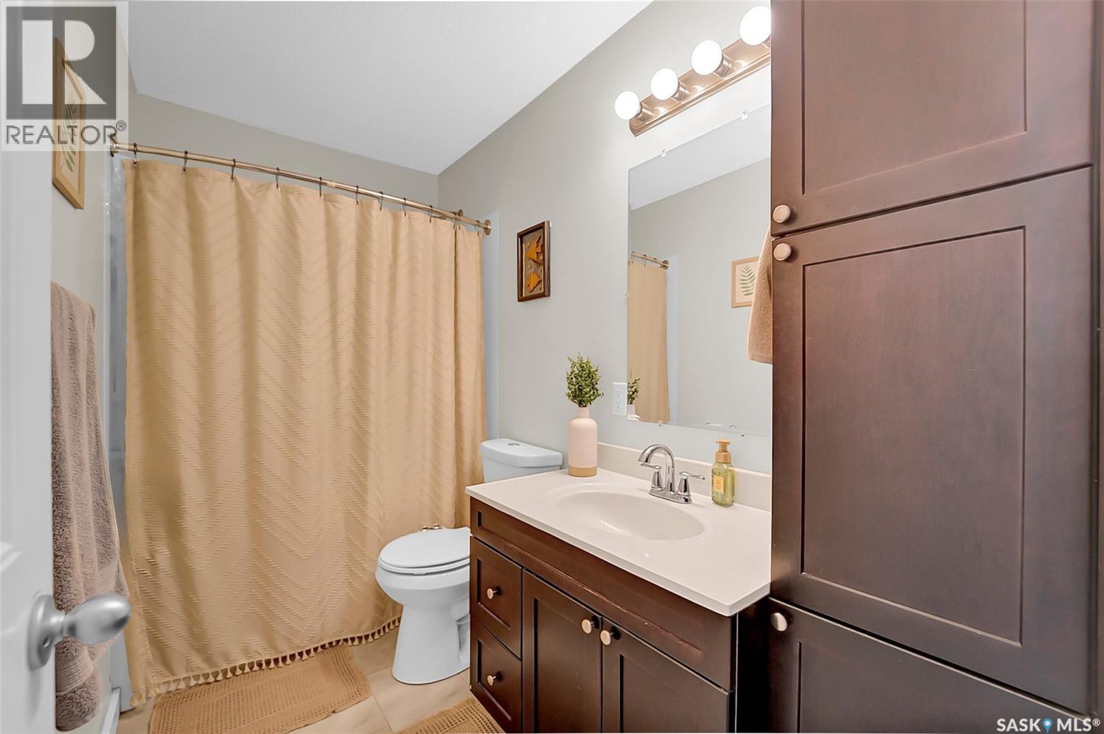 13 Carleton Drive, Saskatoon, SK - Indoor Photo Showing Bathroom