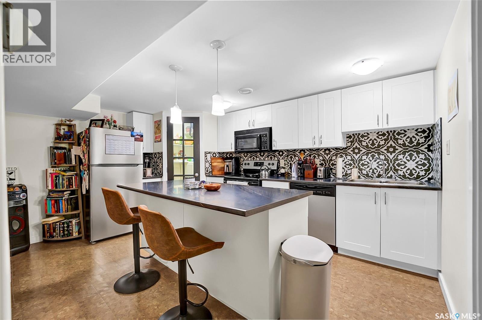 13 Carleton Drive, Saskatoon, SK - Indoor Photo Showing Kitchen