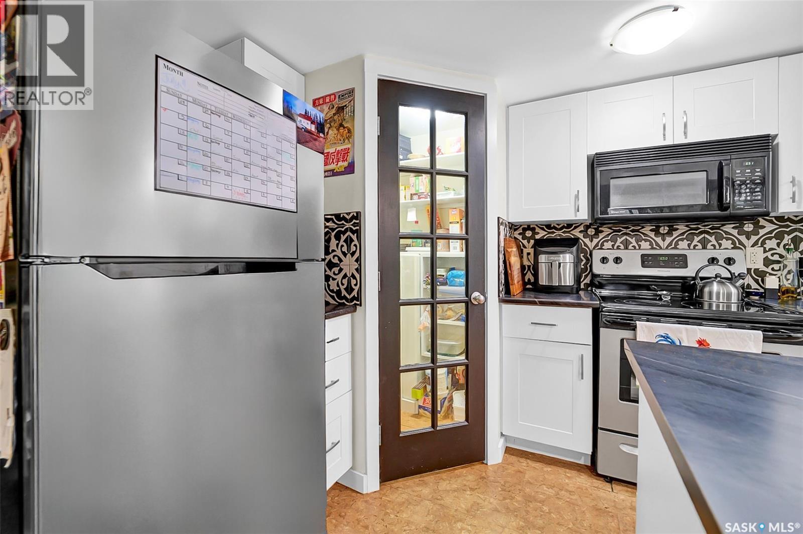 13 Carleton Drive, Saskatoon, SK - Indoor Photo Showing Kitchen