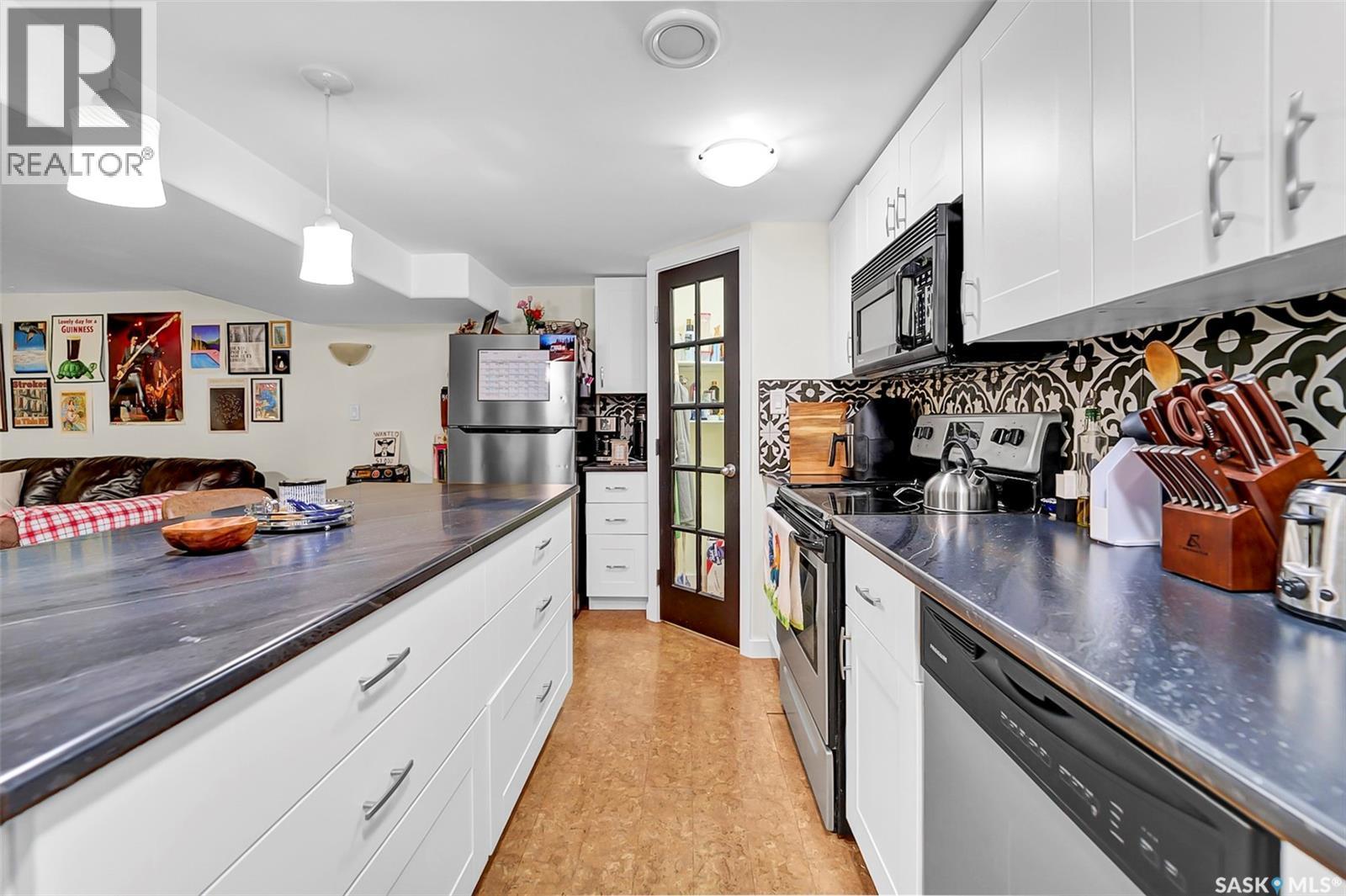 13 Carleton Drive, Saskatoon, SK - Indoor Photo Showing Kitchen