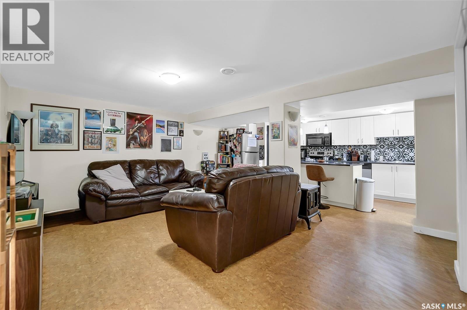 13 Carleton Drive, Saskatoon, SK - Indoor Photo Showing Living Room