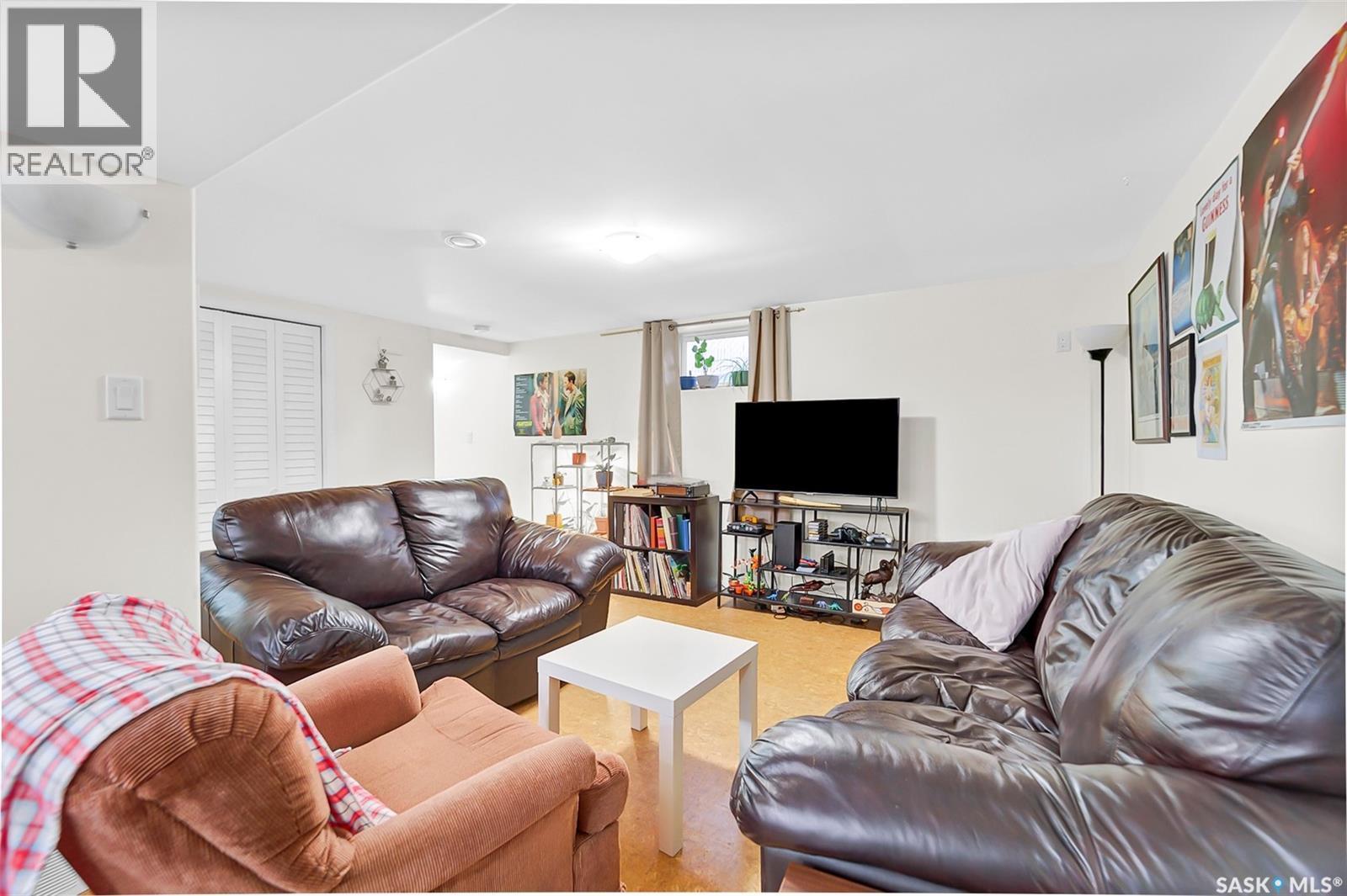 13 Carleton Drive, Saskatoon, SK - Indoor Photo Showing Living Room