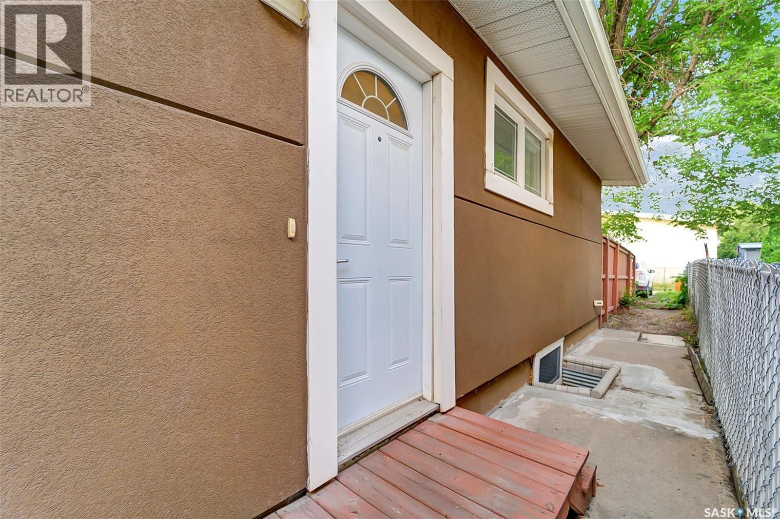 13 Carleton Drive, Saskatoon, SK - Outdoor With Exterior
