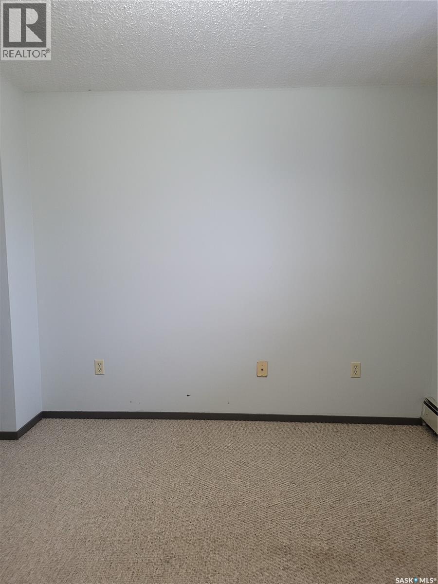 205 306 Perkins Street, Estevan, SK - Indoor Photo Showing Other Room