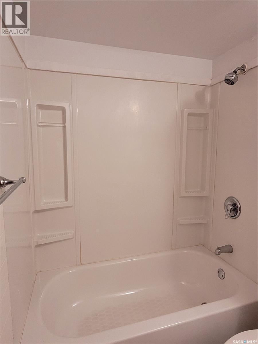 205 306 Perkins Street, Estevan, SK - Indoor Photo Showing Bathroom