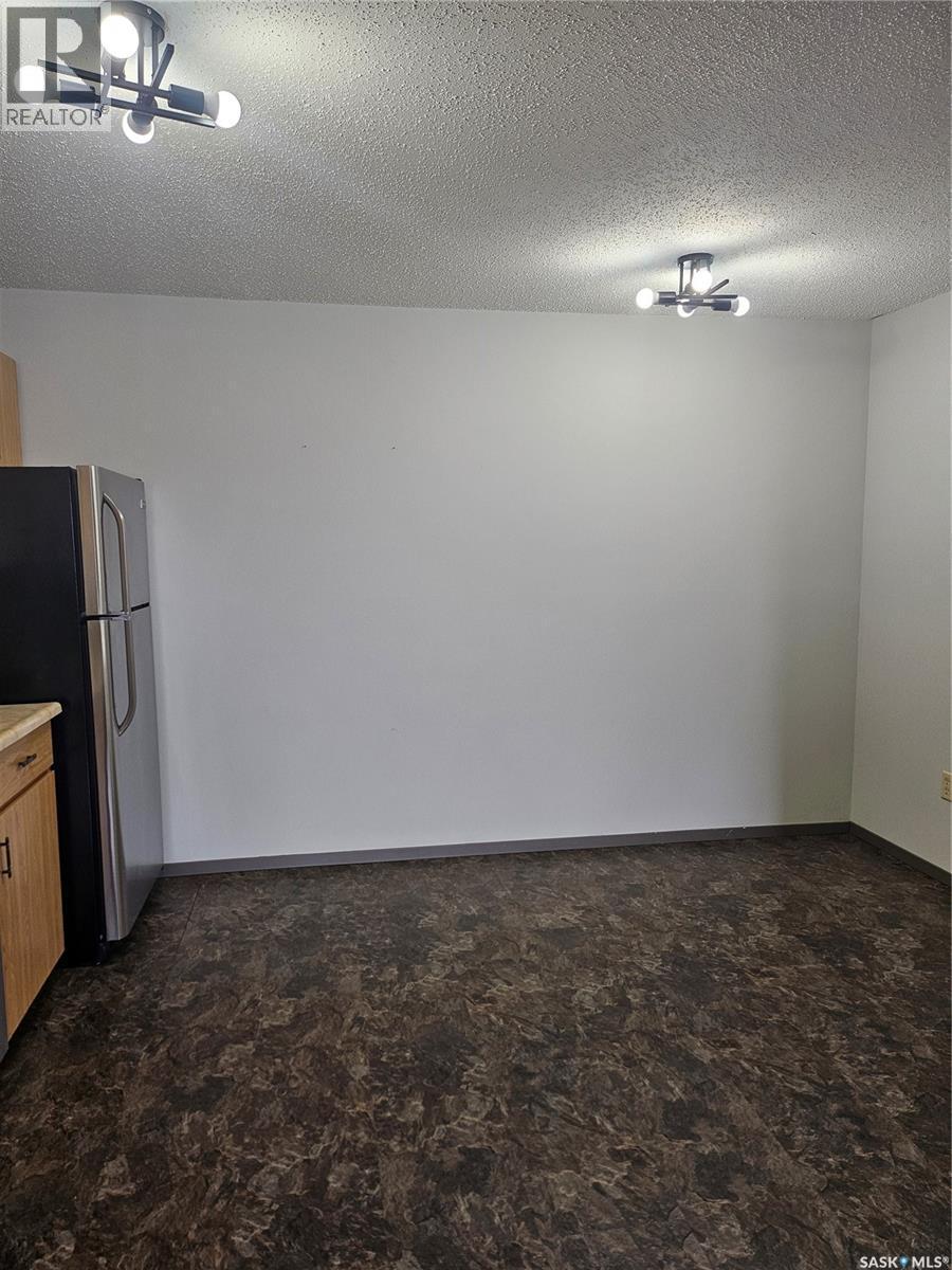 205 306 Perkins Street, Estevan, SK - Indoor