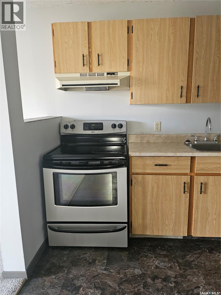 205 306 Perkins Street, Estevan, SK - Indoor Photo Showing Kitchen With Stainless Steel Kitchen
