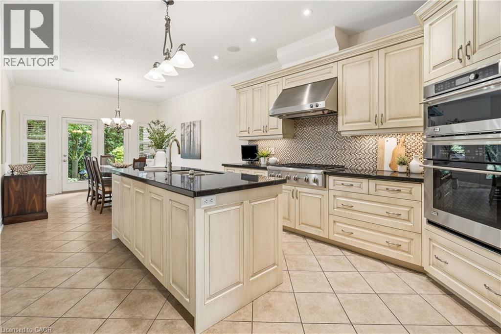 19 Simmonds Drive Unit# 8, Guelph, ON - Indoor Photo Showing Kitchen With Upgraded Kitchen