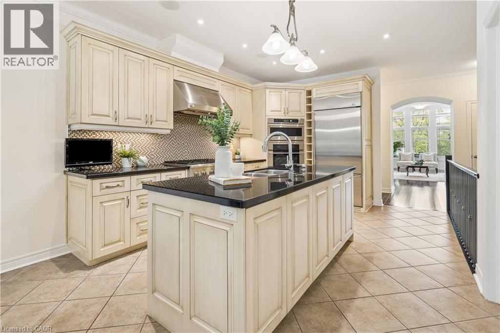 19 Simmonds Drive Unit# 8, Guelph, ON - Indoor Photo Showing Kitchen With Upgraded Kitchen