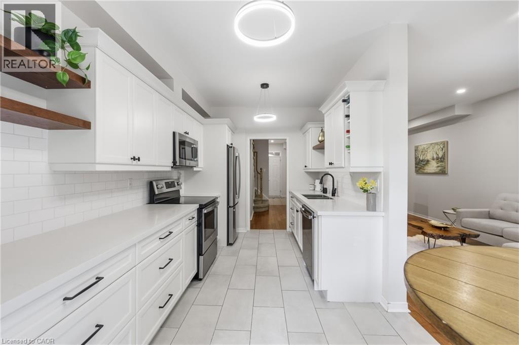 10 Davidson Boulevard Unit# 24, Dundas, ON - Indoor Photo Showing Kitchen