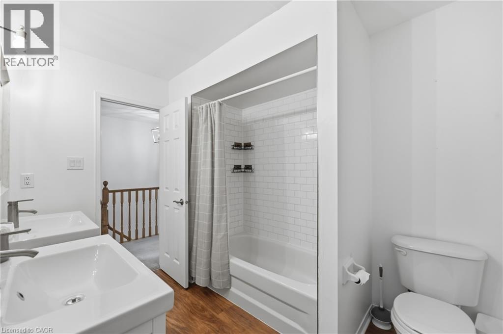 10 Davidson Boulevard Unit# 24, Dundas, ON - Indoor Photo Showing Bathroom