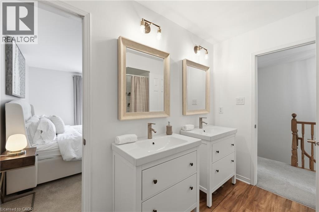 10 Davidson Boulevard Unit# 24, Dundas, ON - Indoor Photo Showing Bathroom
