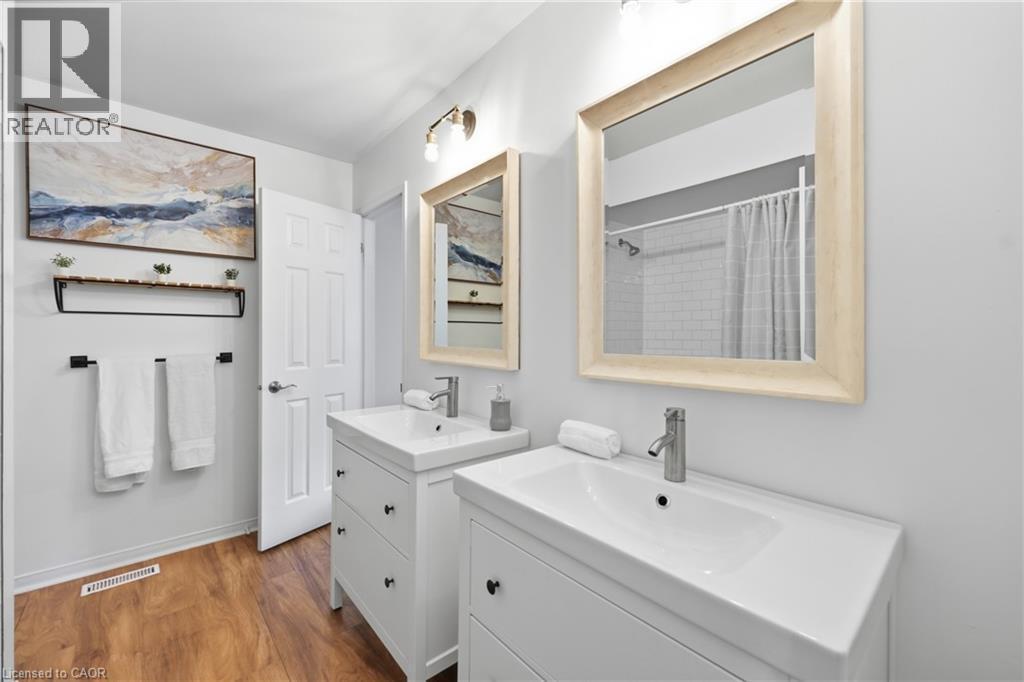 10 Davidson Boulevard Unit# 24, Dundas, ON - Indoor Photo Showing Bathroom
