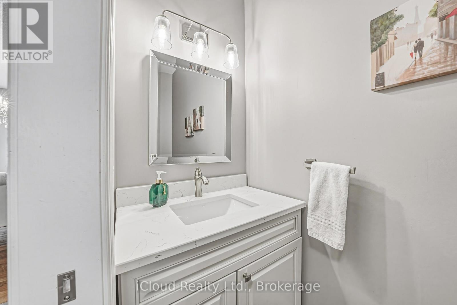 845 Hidden Valley Road, Kitchener, ON - Indoor Photo Showing Bathroom
