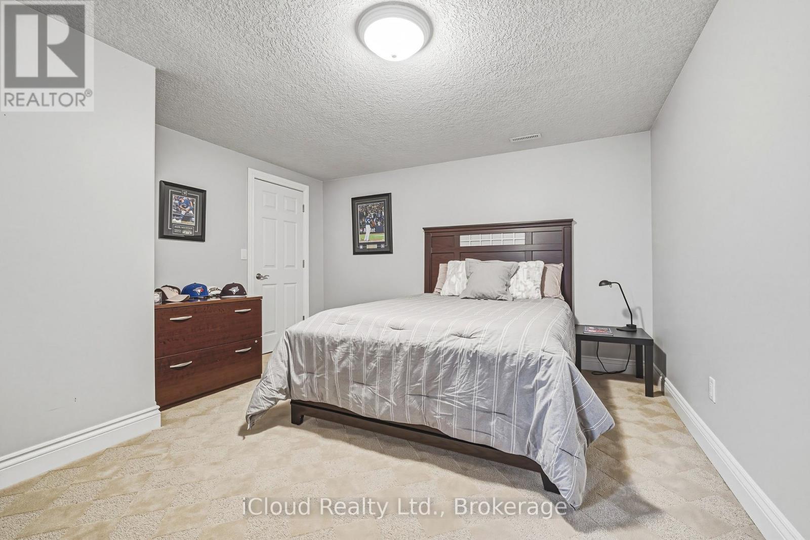 845 Hidden Valley Road, Kitchener, ON - Indoor Photo Showing Bedroom