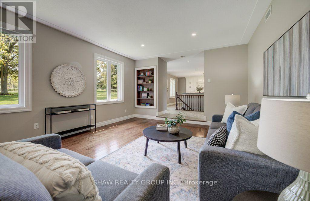 3335 Lobsinger Line, Wellesley, ON - Indoor Photo Showing Living Room