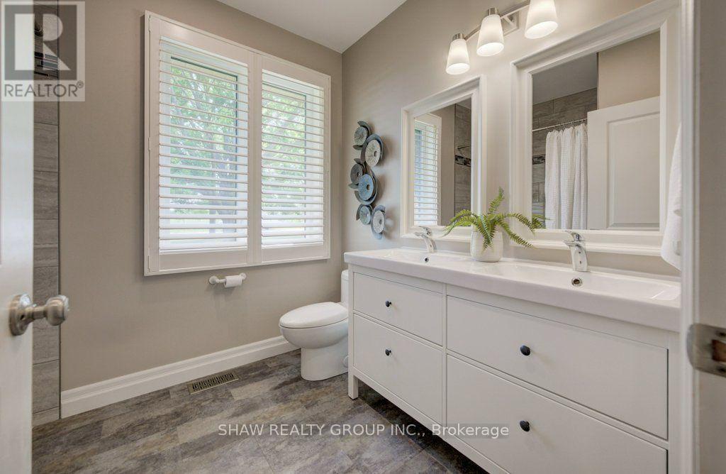 3335 Lobsinger Line, Wellesley, ON - Indoor Photo Showing Bathroom