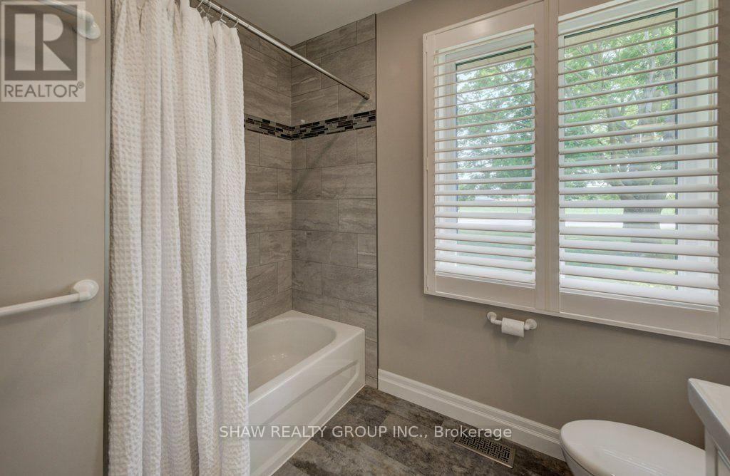 3335 Lobsinger Line, Wellesley, ON - Indoor Photo Showing Bathroom