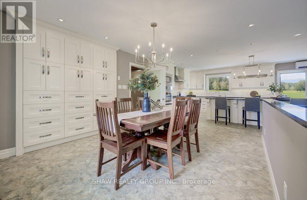 3335 Lobsinger Line, Wellesley, ON - Indoor Photo Showing Dining Room