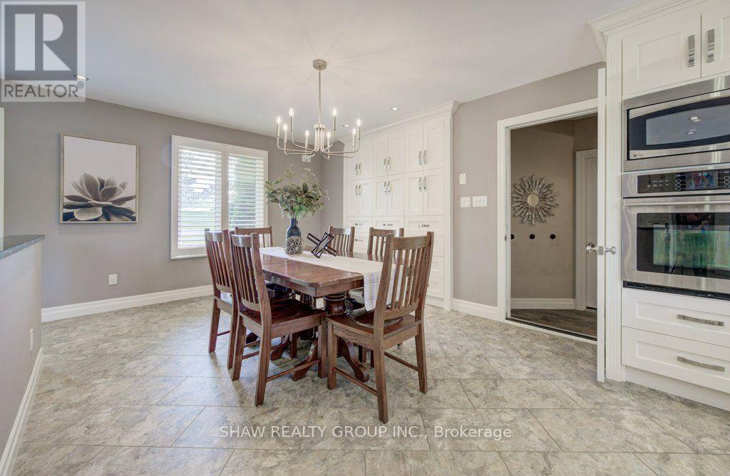 3335 Lobsinger Line, Wellesley, ON - Indoor Photo Showing Dining Room