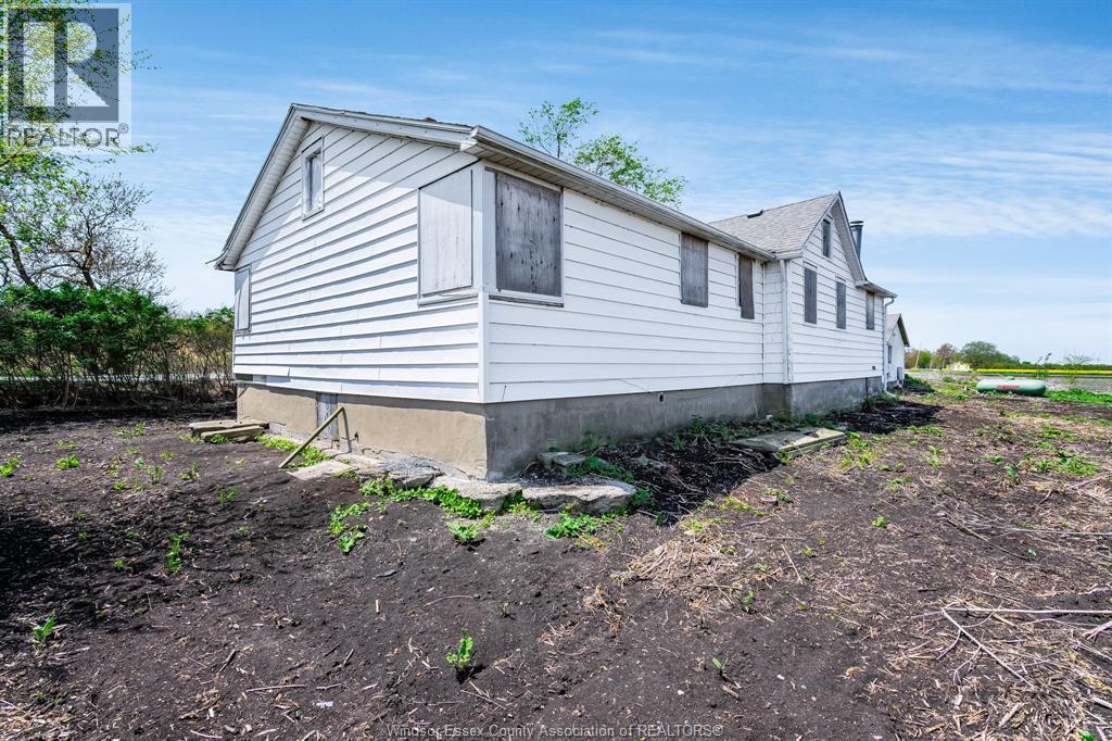 1833 Mersea Rd E, Leamington, ON - Outdoor